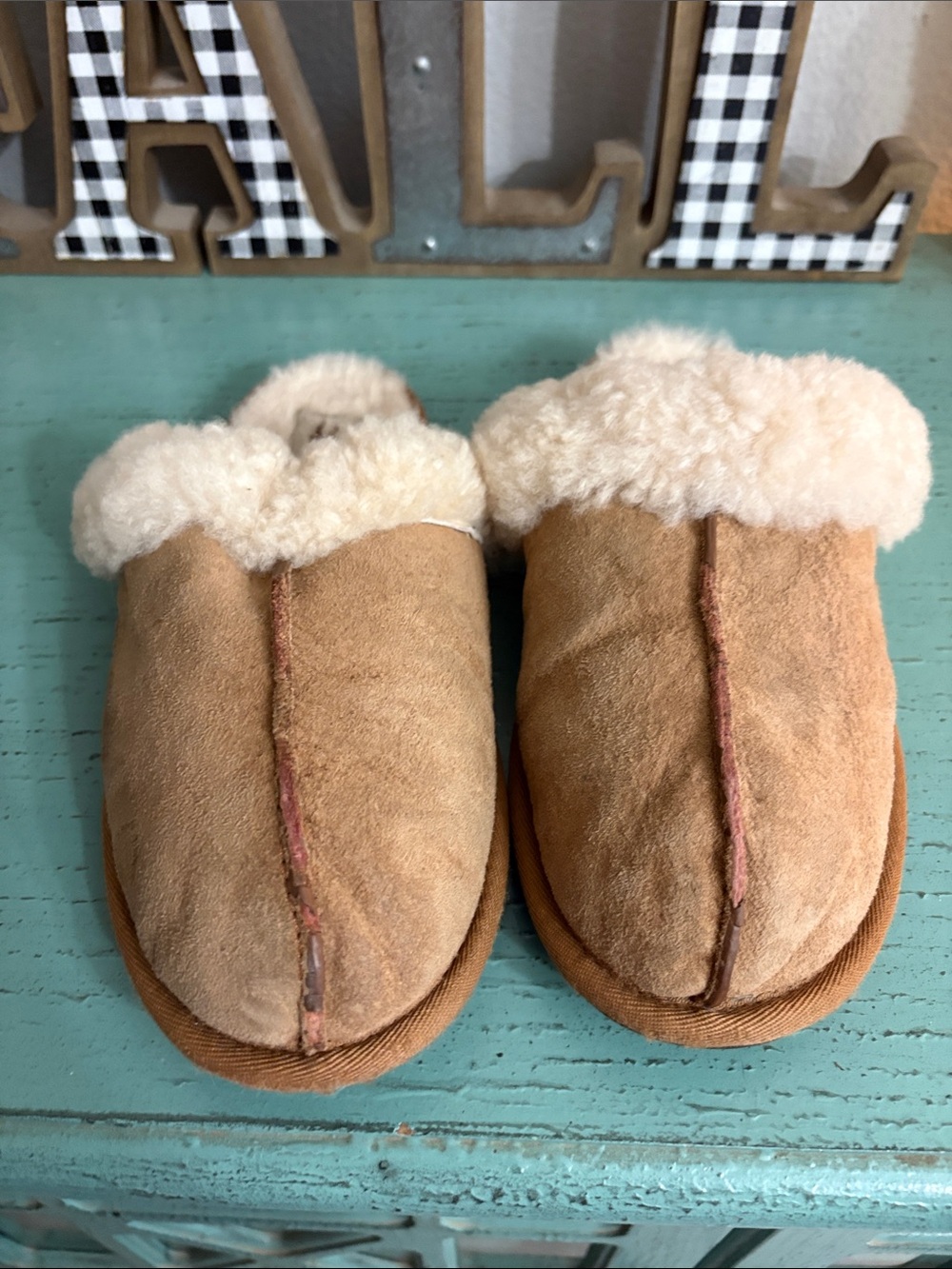 Wos Cozy Shearling-Lined Slipper - Tan